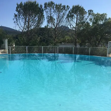 Riviera Apartmán *